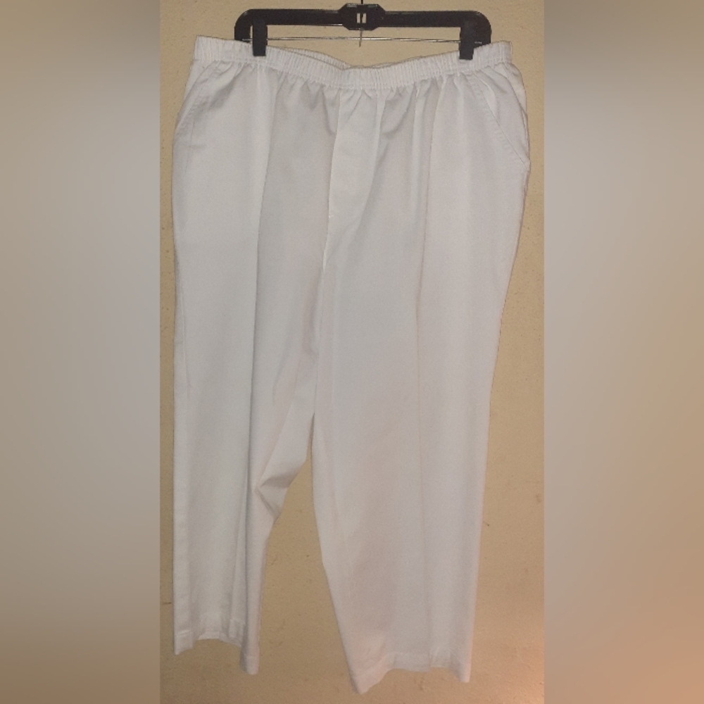 Petite white pants, stretch waist.